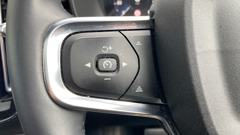 Volvo Xc40 1.5 T5 Recharge PHEV Ultimate Dark 5dr Auto Estate